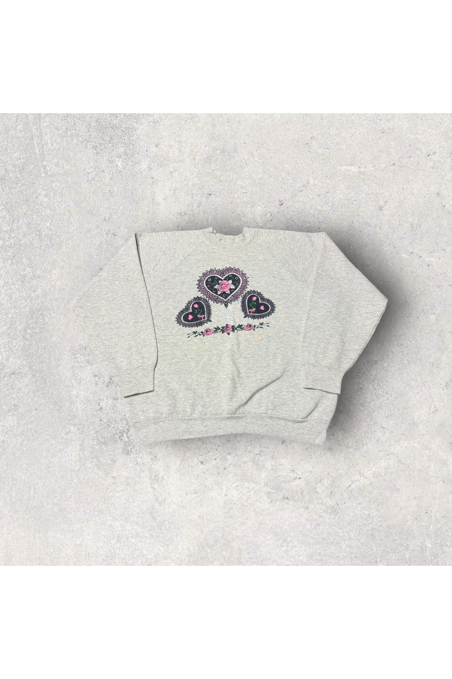 Vintage 90s Fruit of the Loom Women's Heart Roses Graphic Crewneck- L