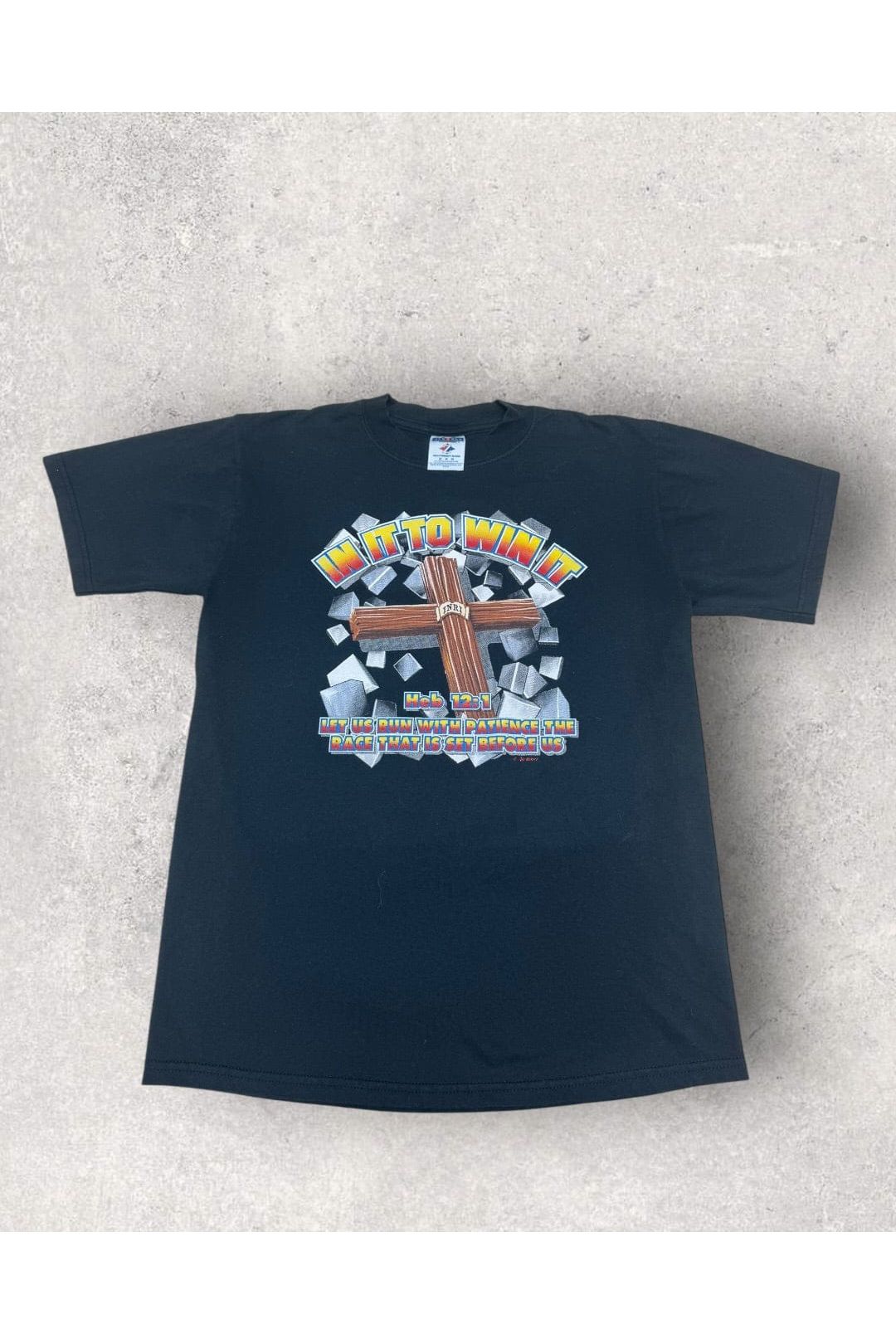 Vintage 2000s Y2K Jerzees In It To Win It Hebrew 12:1 Christian Religious Tee- M