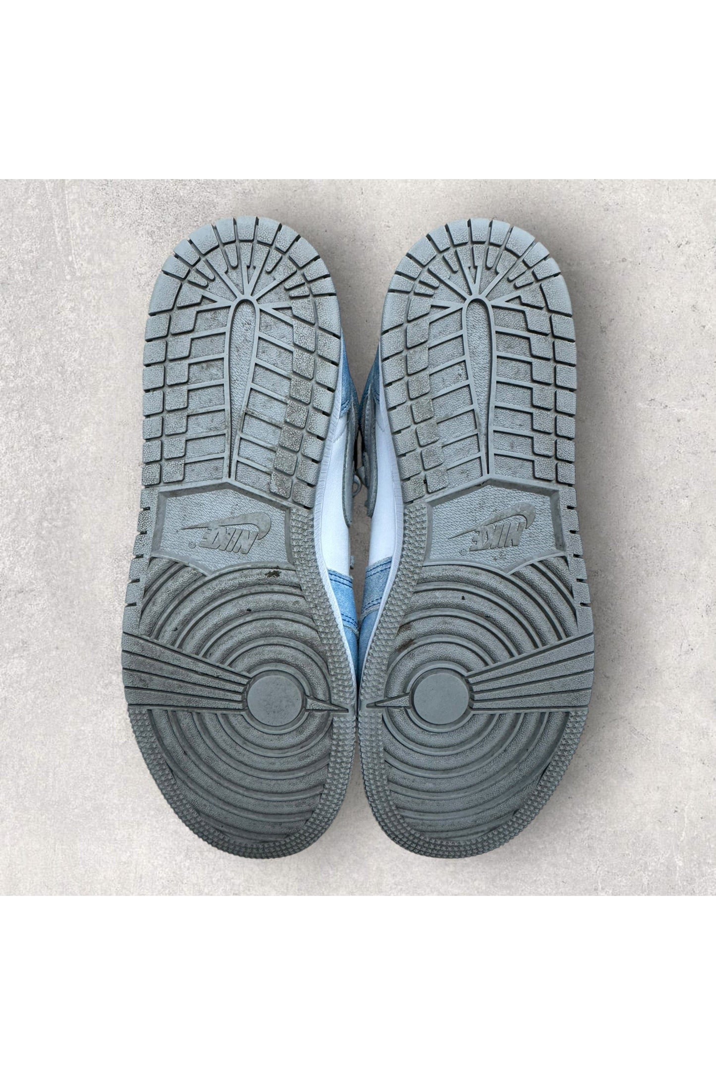 Jordan 1 Retro High Hyper Royal Smoke Grey (GS)- 7Y