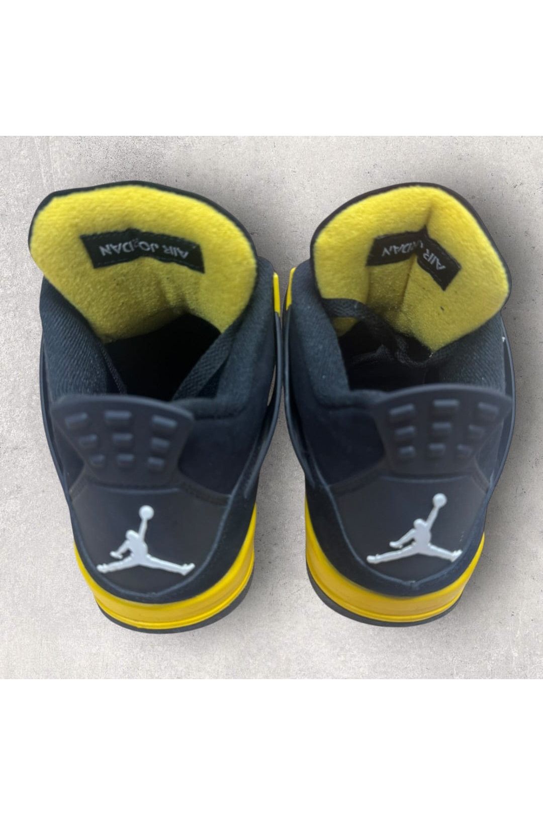 Jordan 4 Retro Thunder (2023)- SZ 8.5