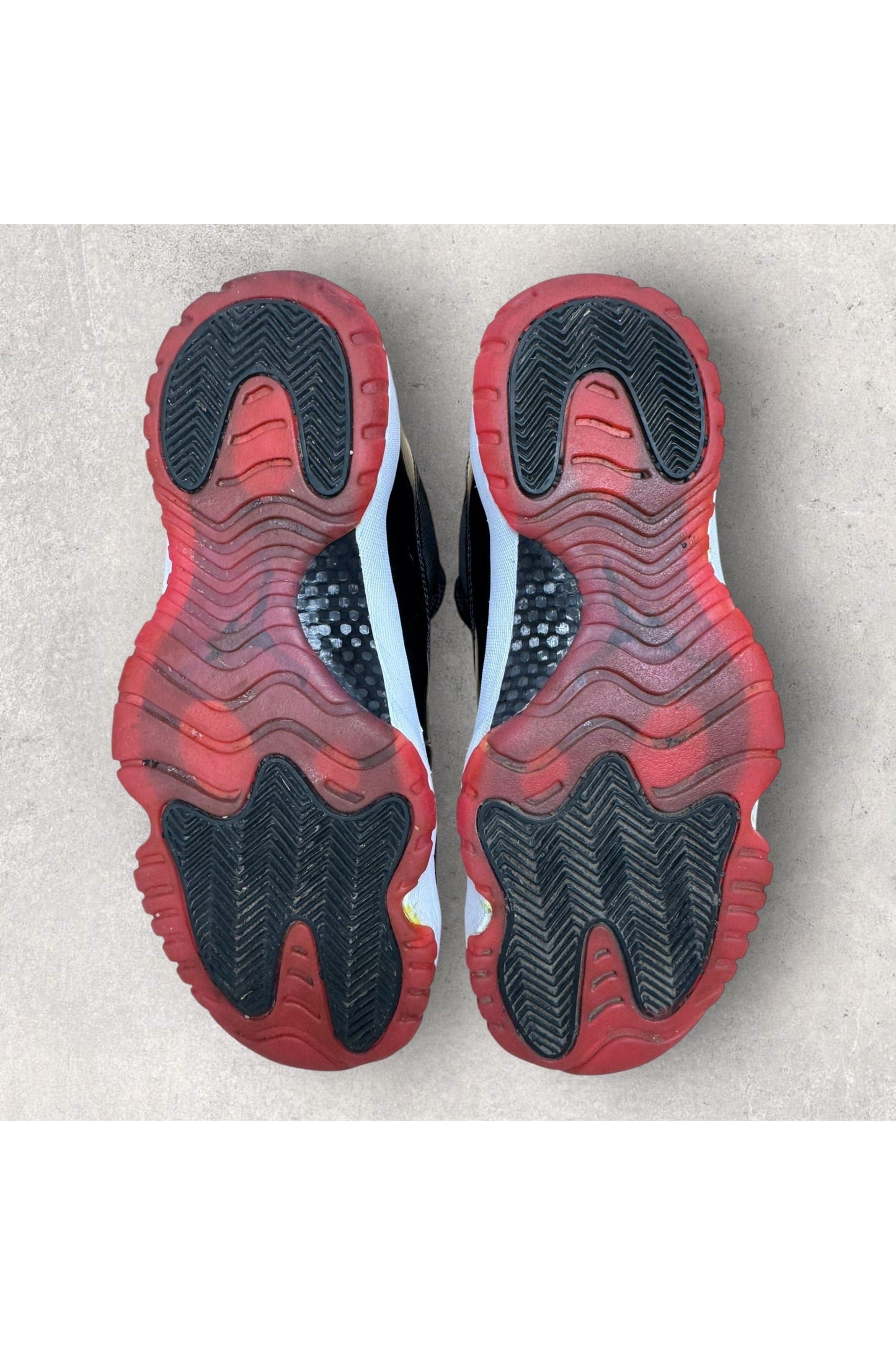 Jordan 11 Retro Low Bred (2025)- 9.5