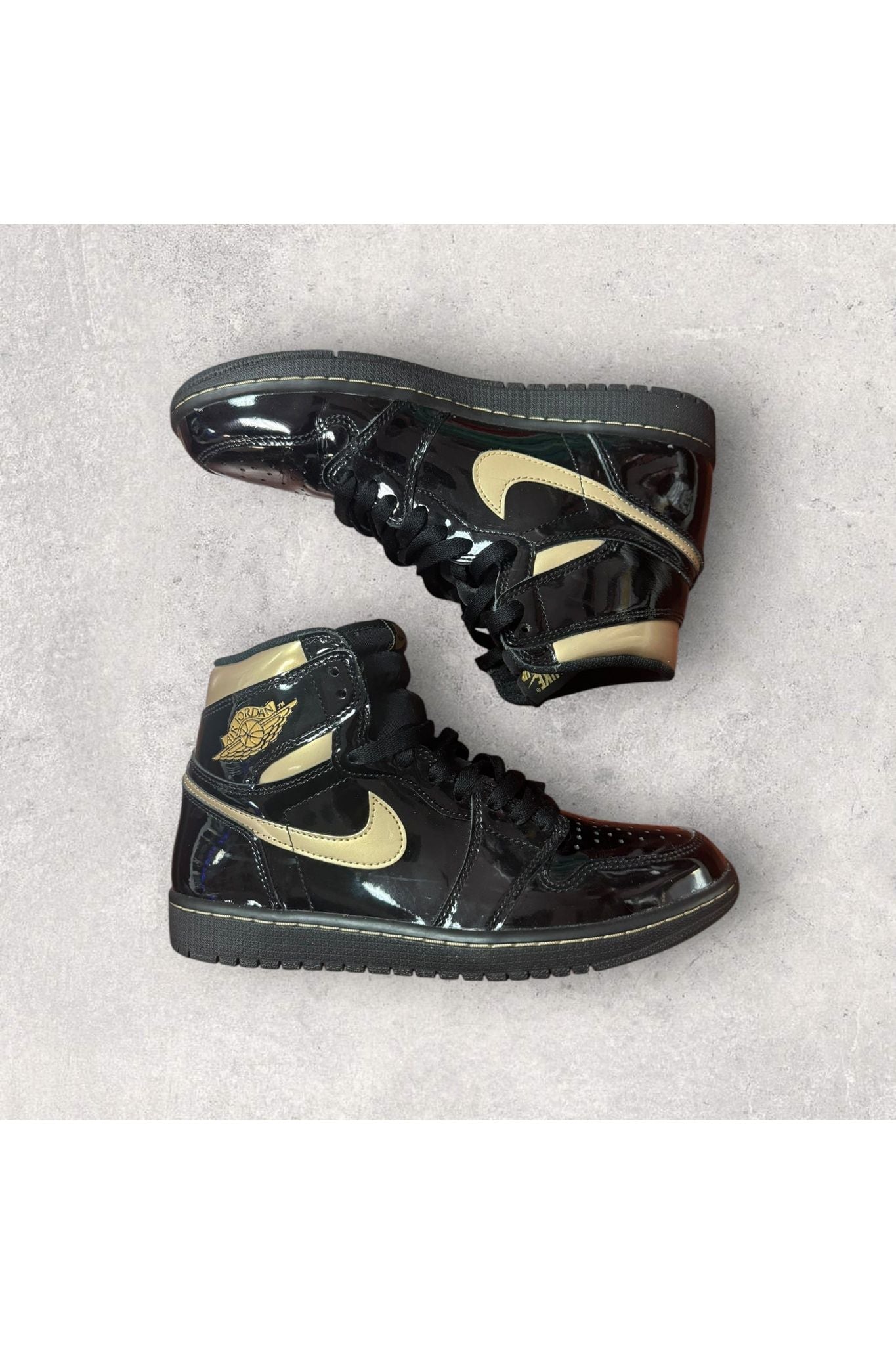 Jordan 1 Retro High BLACK METALLIC GOLD (2020)