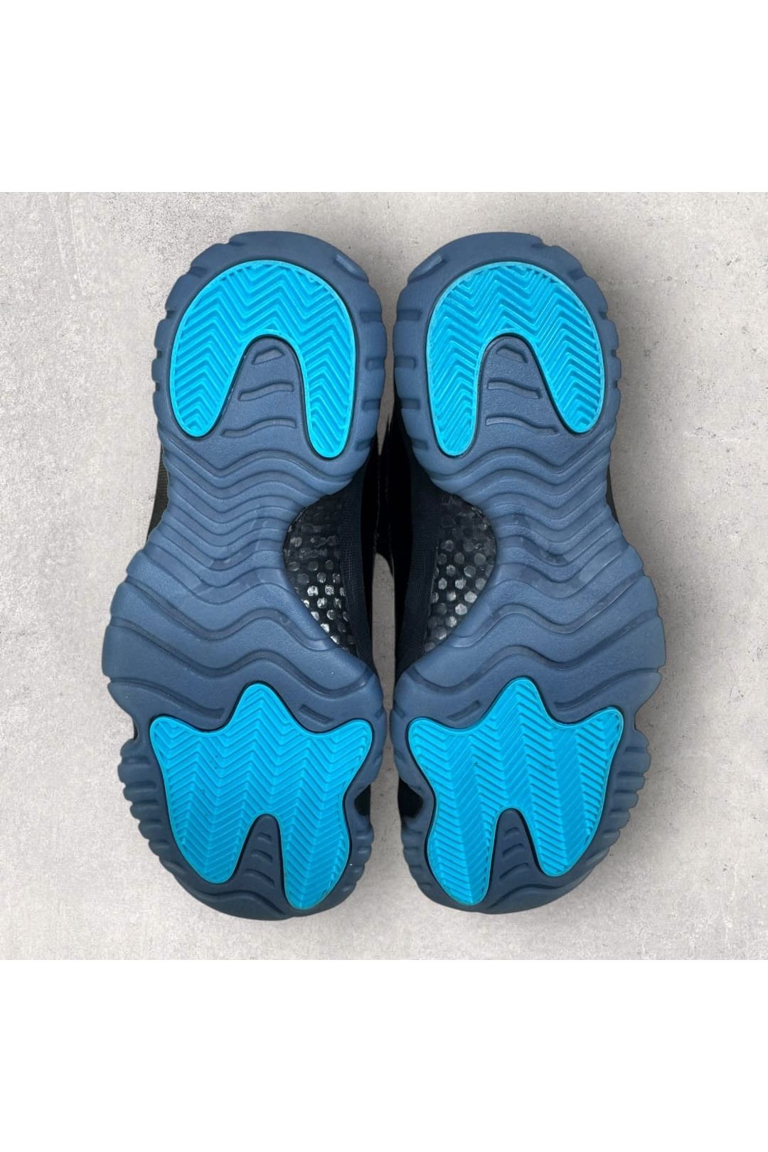Jordan 11 Retro Gamma Blue (2025)- SZ 7.5