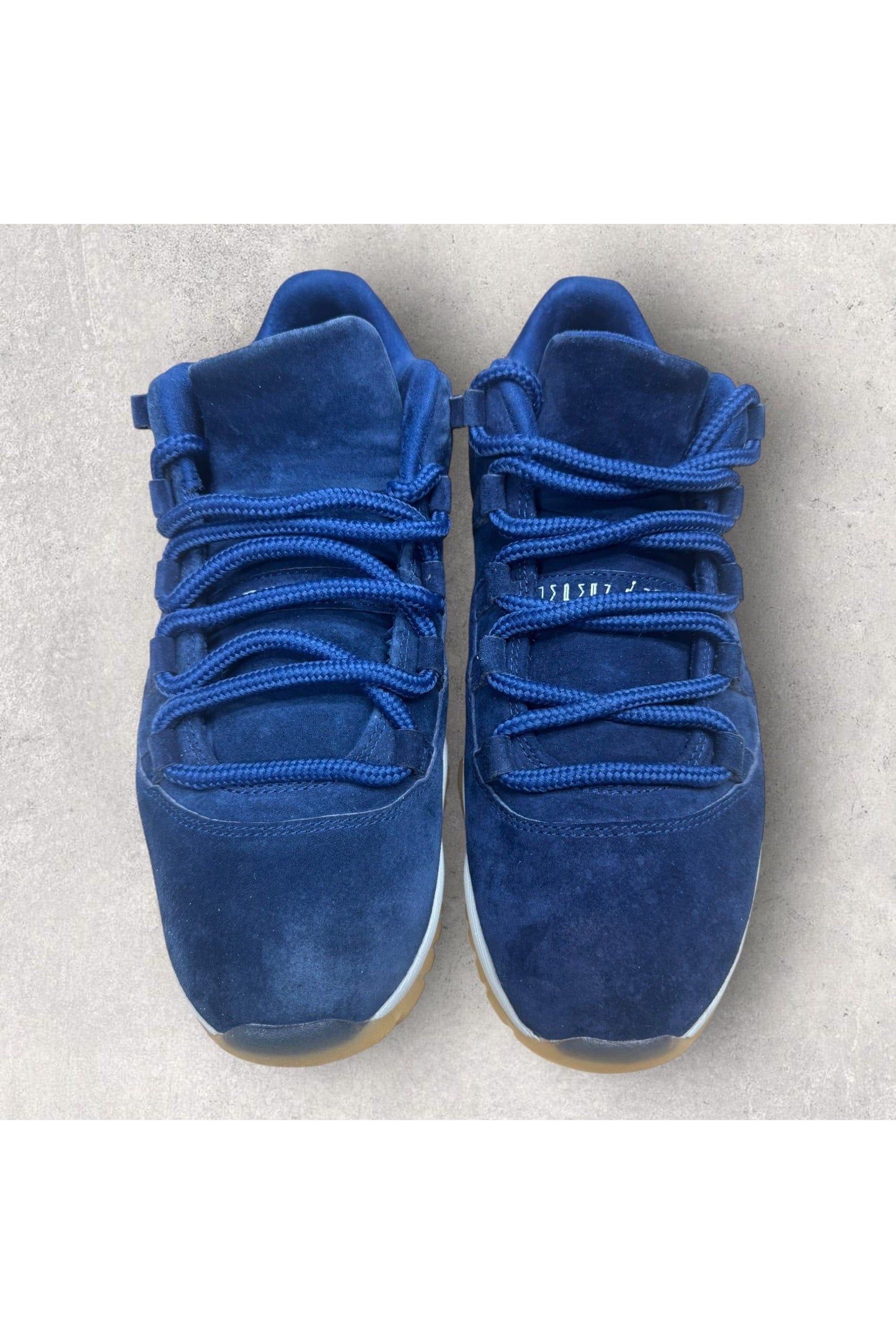 Jordan 11 Retro Low Derek Jeter RE2PECT- 11