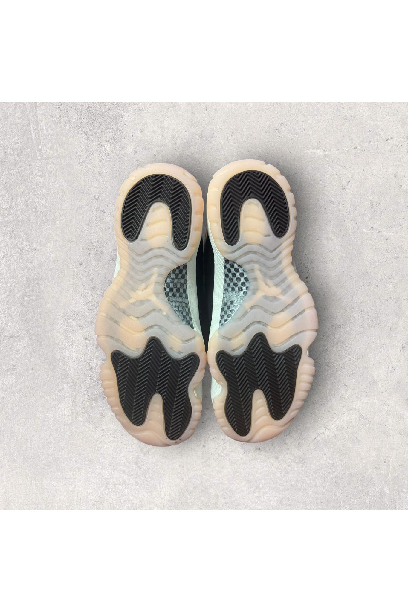 Jordan 11 Retro NEAPOLITAN (WOMEN'S)