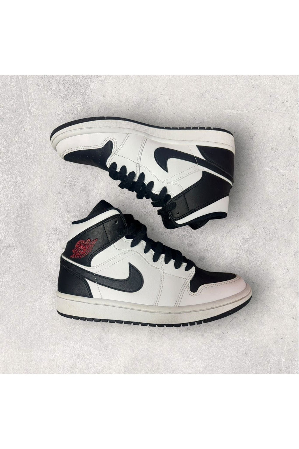 Jordan 1 Mid Reverse Black Toe (Women's)- SZ 8