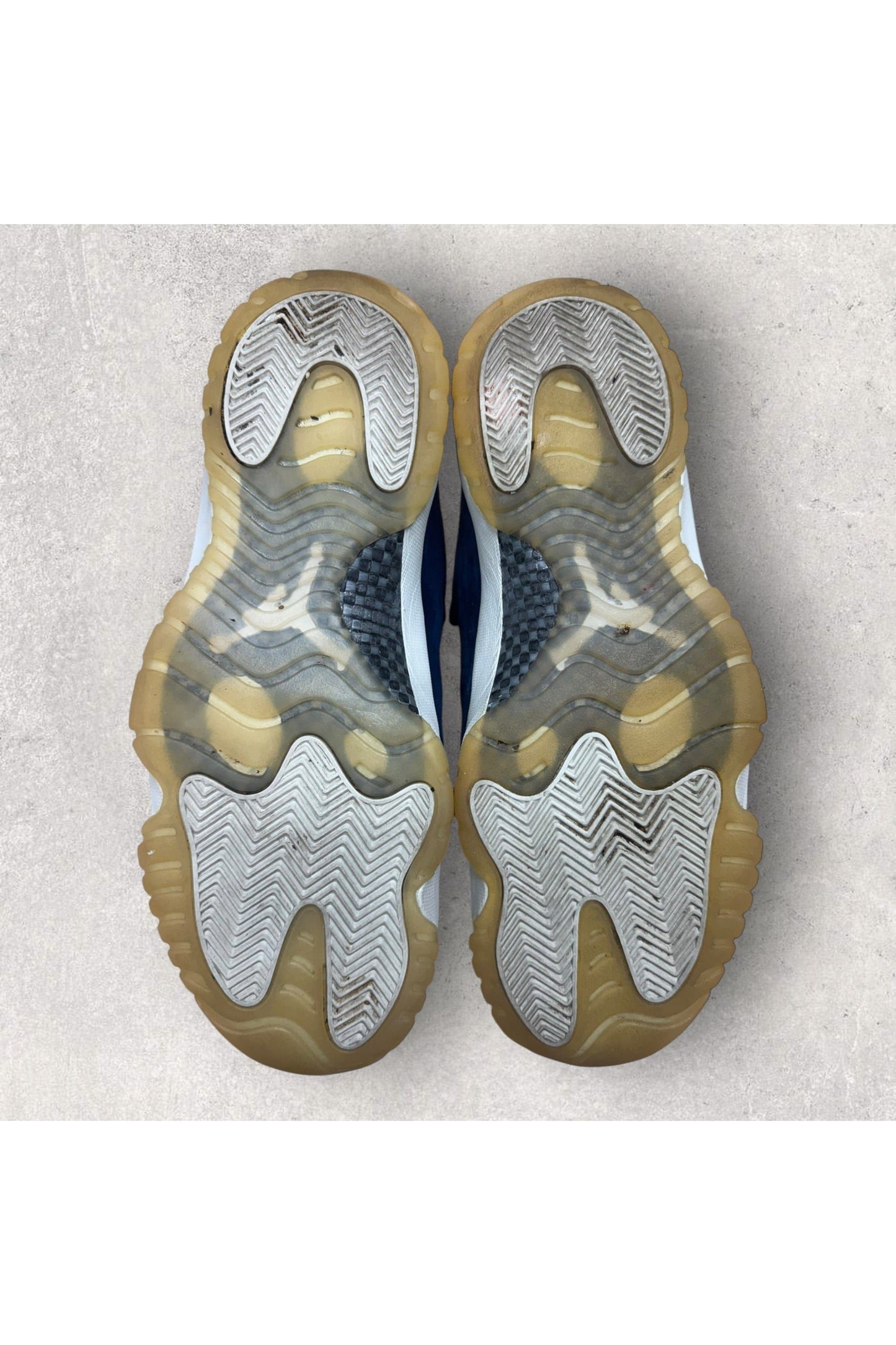 Jordan 11 Retro Low Derek Jeter RE2PECT- 11